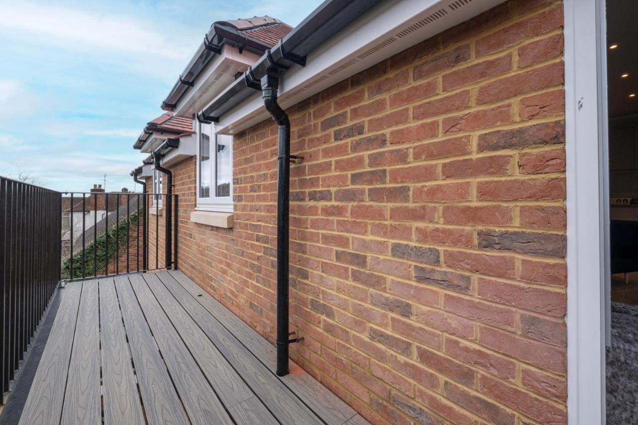 2 Bedroom Penthouse With Parking High Wycombe By 360Stays Exterior photo