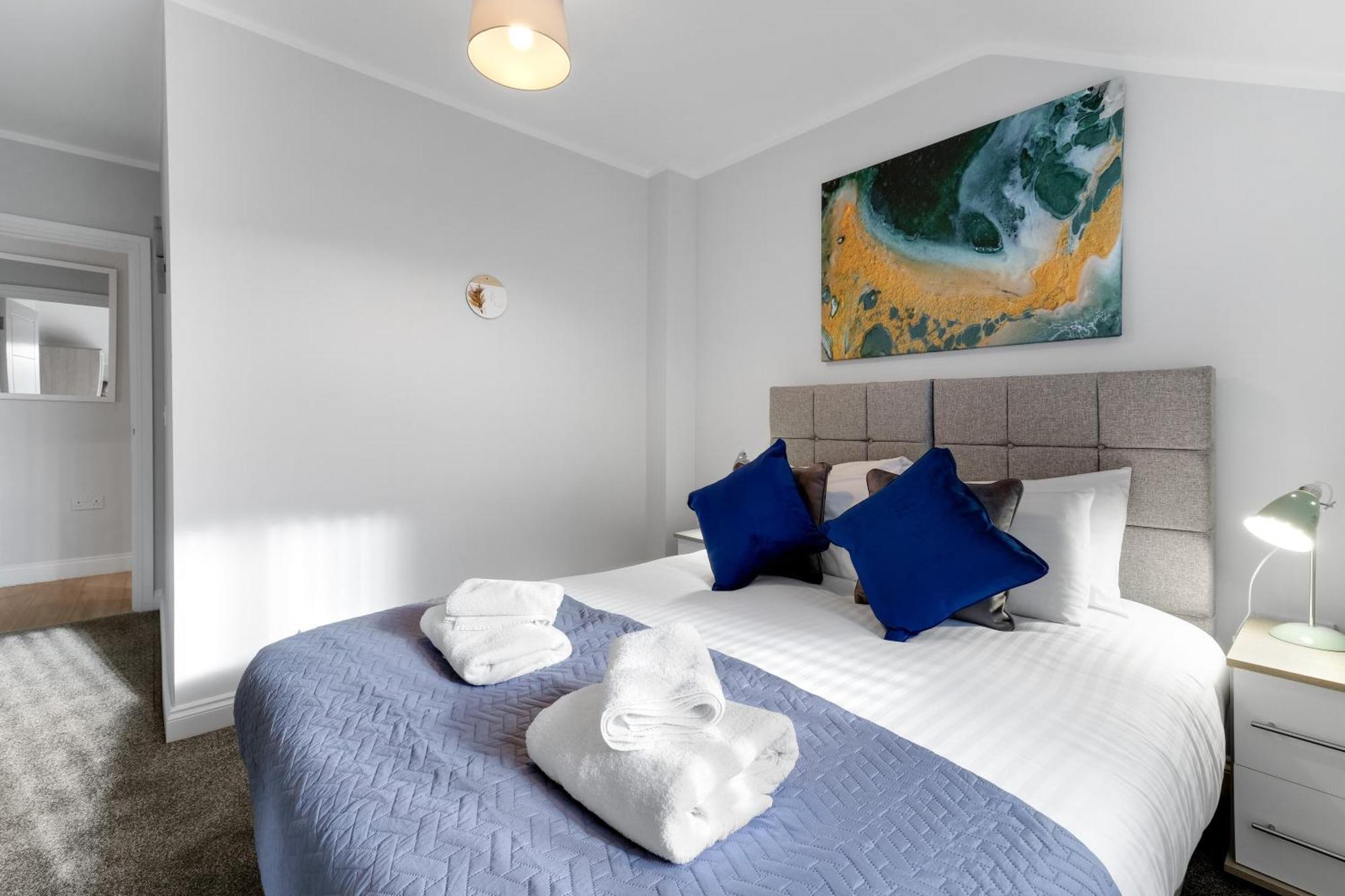 2 Bedroom Penthouse With Parking High Wycombe By 360Stays Exterior photo