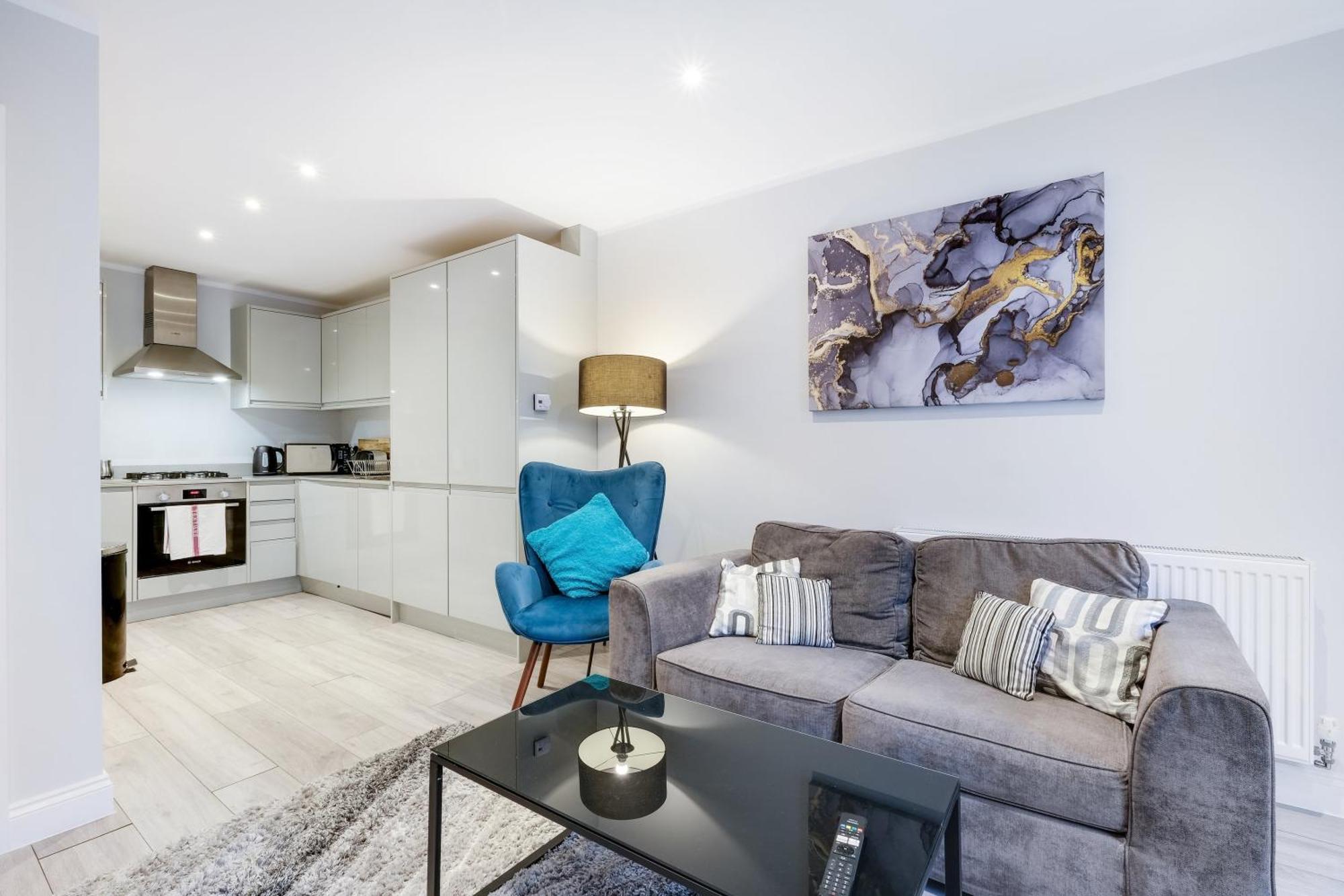 2 Bedroom Penthouse With Parking High Wycombe By 360Stays Exterior photo