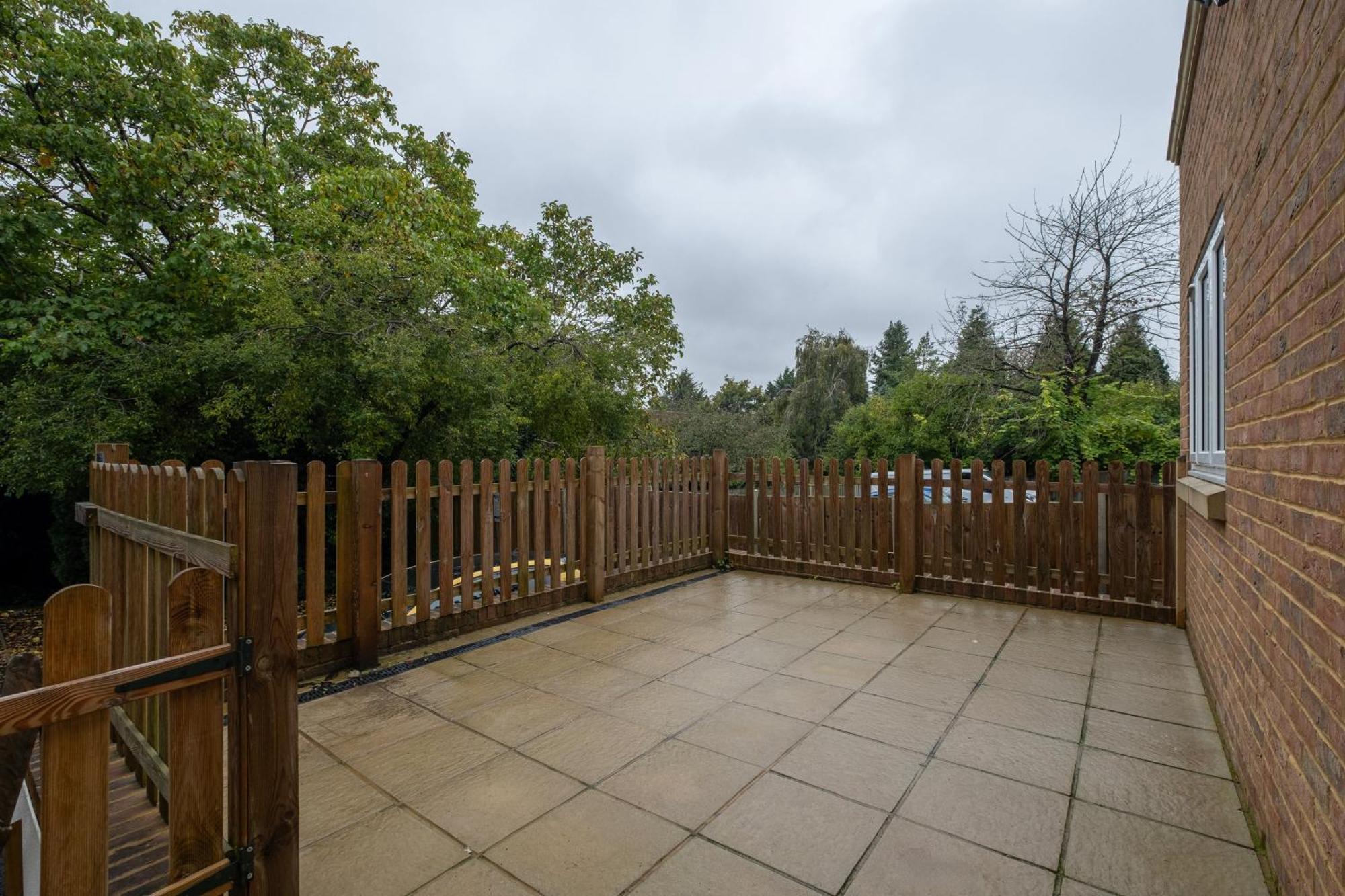 2 Bedroom Penthouse With Parking High Wycombe By 360Stays Exterior photo
