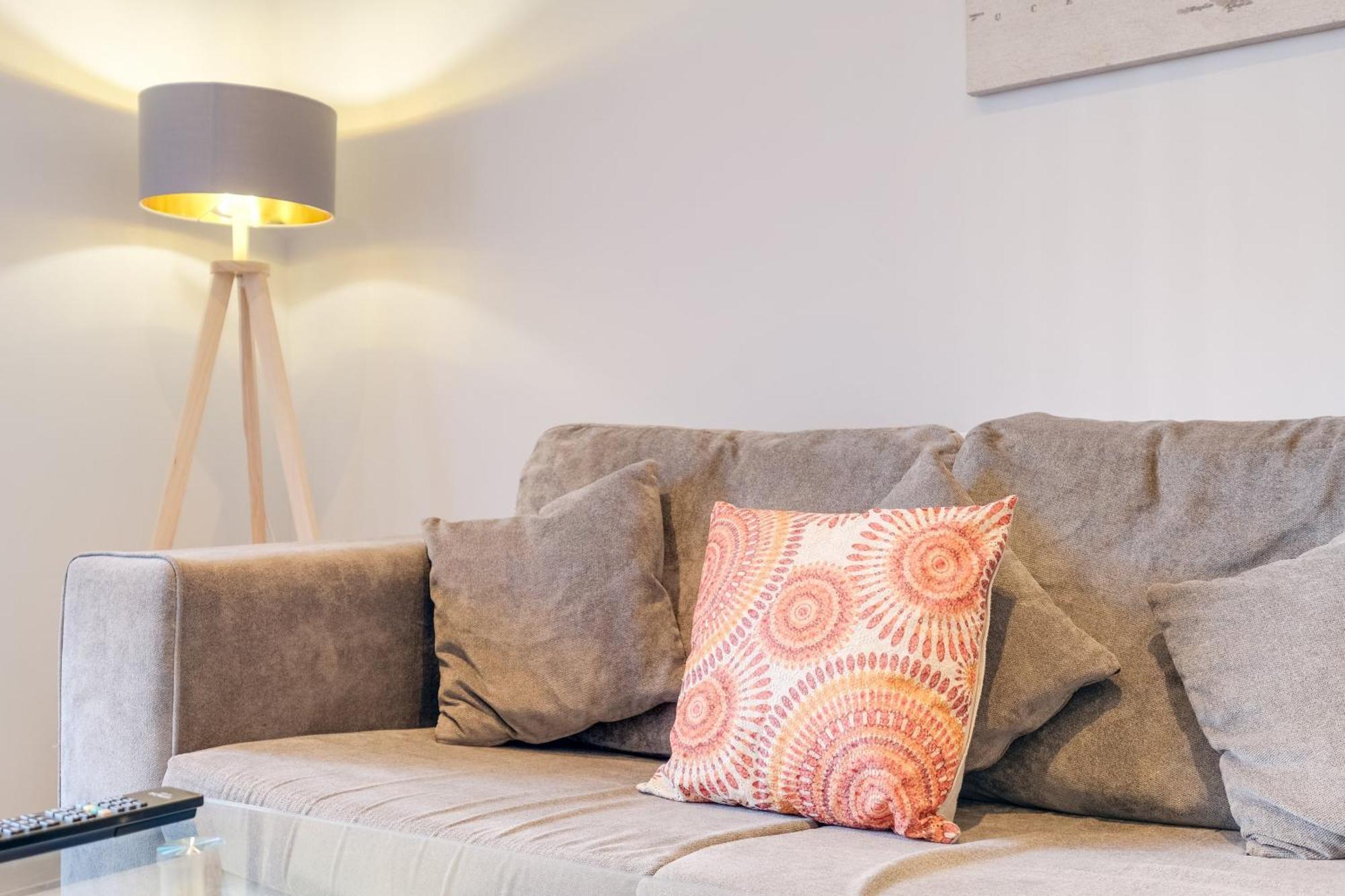 2 Bedroom Penthouse With Parking High Wycombe By 360Stays Exterior photo